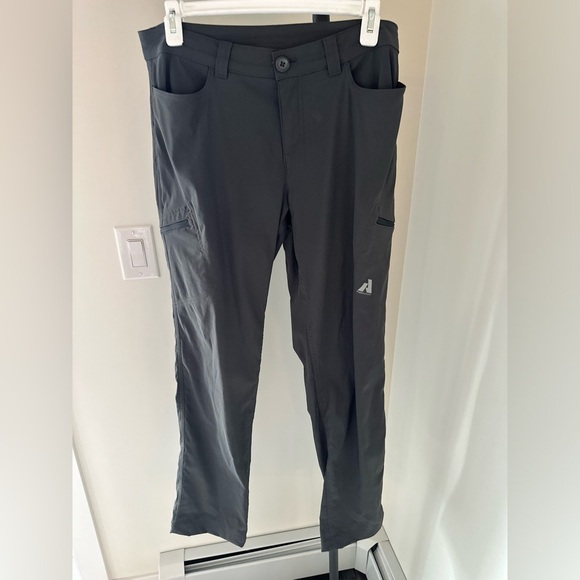 Eddie Bauer Gray Cargo Pants Lightweight Performance - Picture 1 of 9